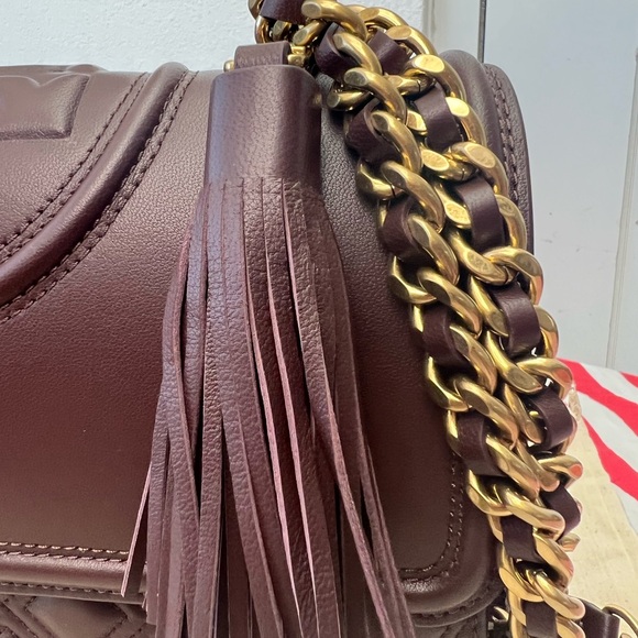 Tory Burch Albarossa Shoulder Bag with Gold Chain Strap and Flap Closure - Picture 2 of 6